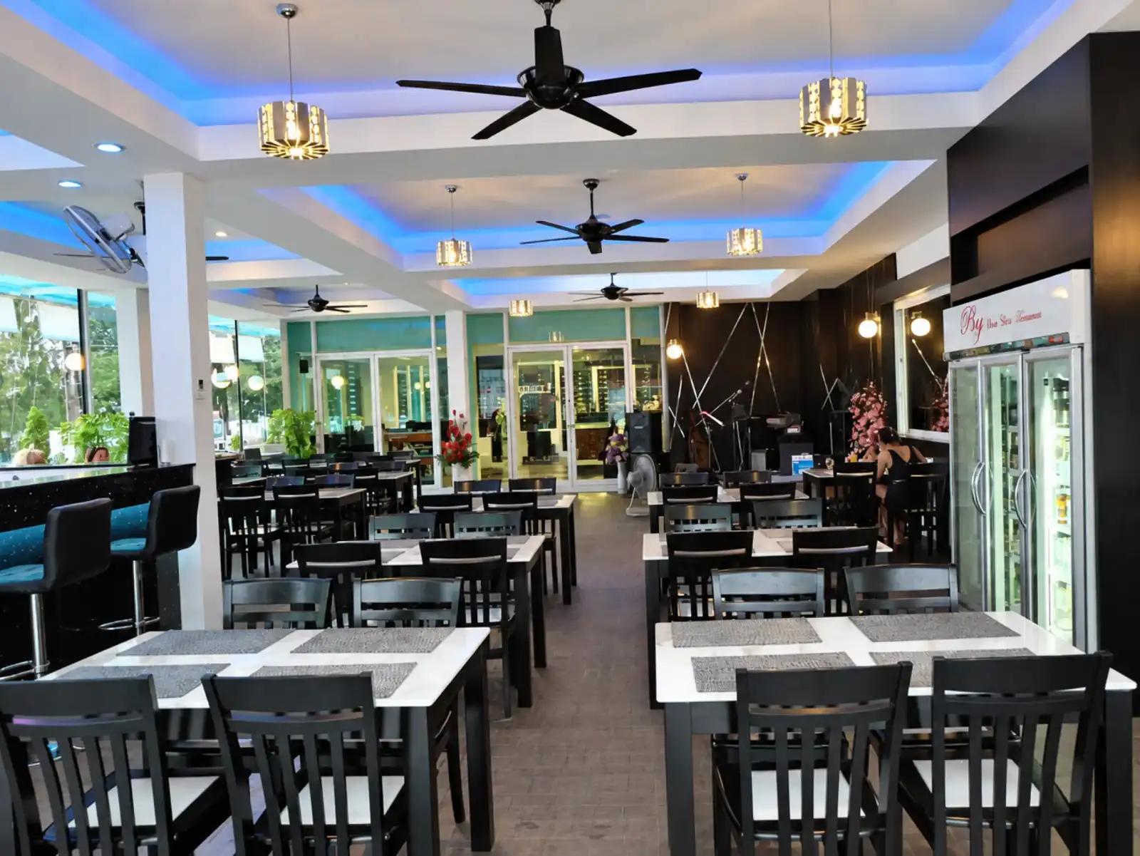 พื้นที่รับประทานอาหารในห้องอาหารของโรงแรม